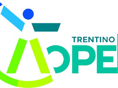 Barrierefreies Hotel im Val di Fassa: das Latemar Trentino ArcOpen Logo mit stilisierter Figur und buntem Text