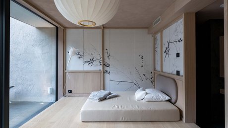 Meteo, Moena, Soraga, Latemar: tutto nella nostra gallery Camera minimalista con letto basso, pareti con decori floreali e grandi finestre