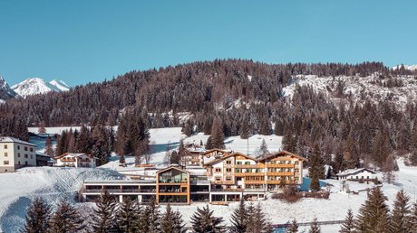 Meteo, Moena, Soraga, Latemar: tutto nella nostra gallery Hotel in montagna con paesaggio invernale e alberi innevati