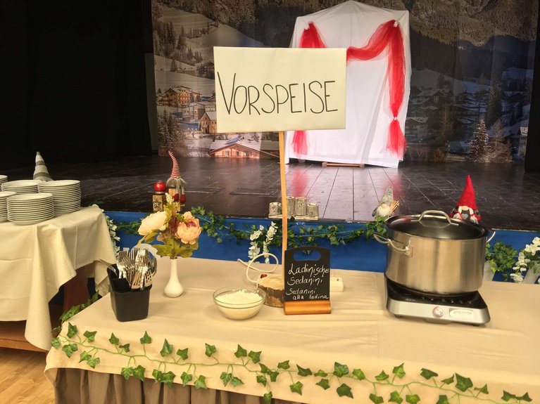 On the webcam Latemar is lovely, in real life it’s a dream! Table with plates, cutlery, flowers and pot with Vorspeise sign