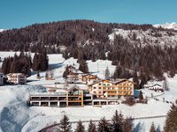On the webcam Latemar is lovely, in real life it’s a dream! Winter hotel surrounded by snow-covered trees and sunny mountains