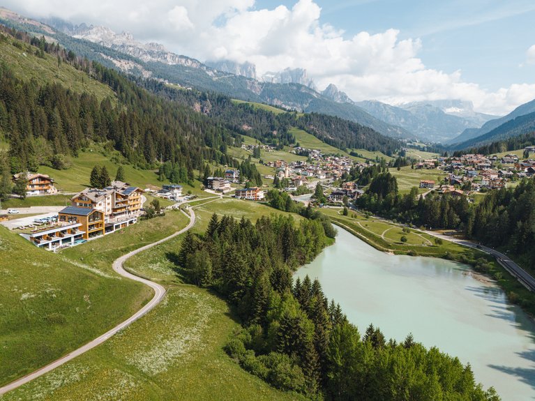Hotel Latemar con vista sulle Dolomiti Hotel Latemar con vista sulle Dolomiti